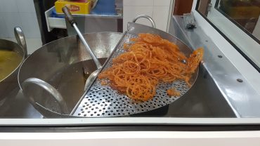 Where to buy Hot and Crispy Jalebi in Salalah