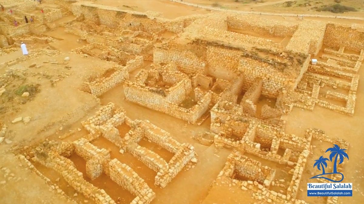 موقع سمهرم الأثري – مدينة الميناء القديم في خور روري