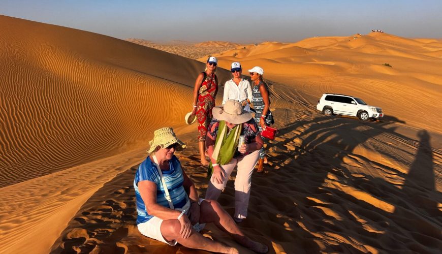 الربع الخالي صلالة عُمان – رحلات السفاري الصحراوية عند الغروب والإقامة الليلية في الخيام البدوية