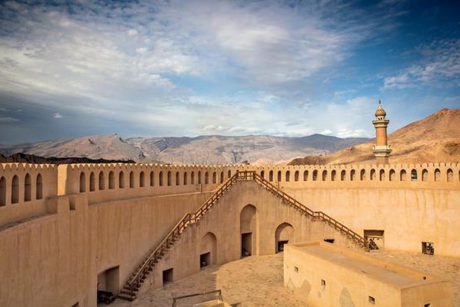 رحلة نزوى وبهلاء وجبرين من مسقط – القلاع العمانية والتراث والسوق التقليدي