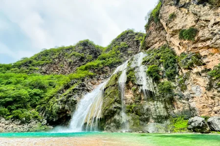 جولة المشي إلى شلال عين خور