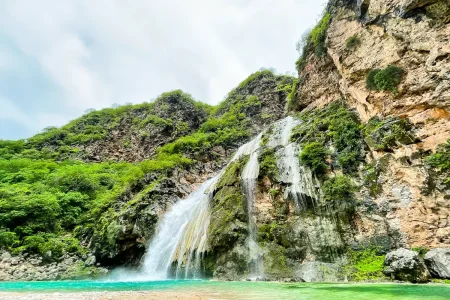 جولة المشي إلى شلال عين خور