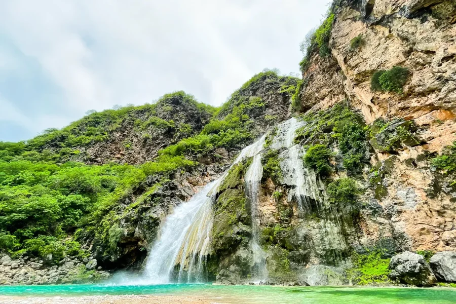 جولة المشي إلى شلال عين خور